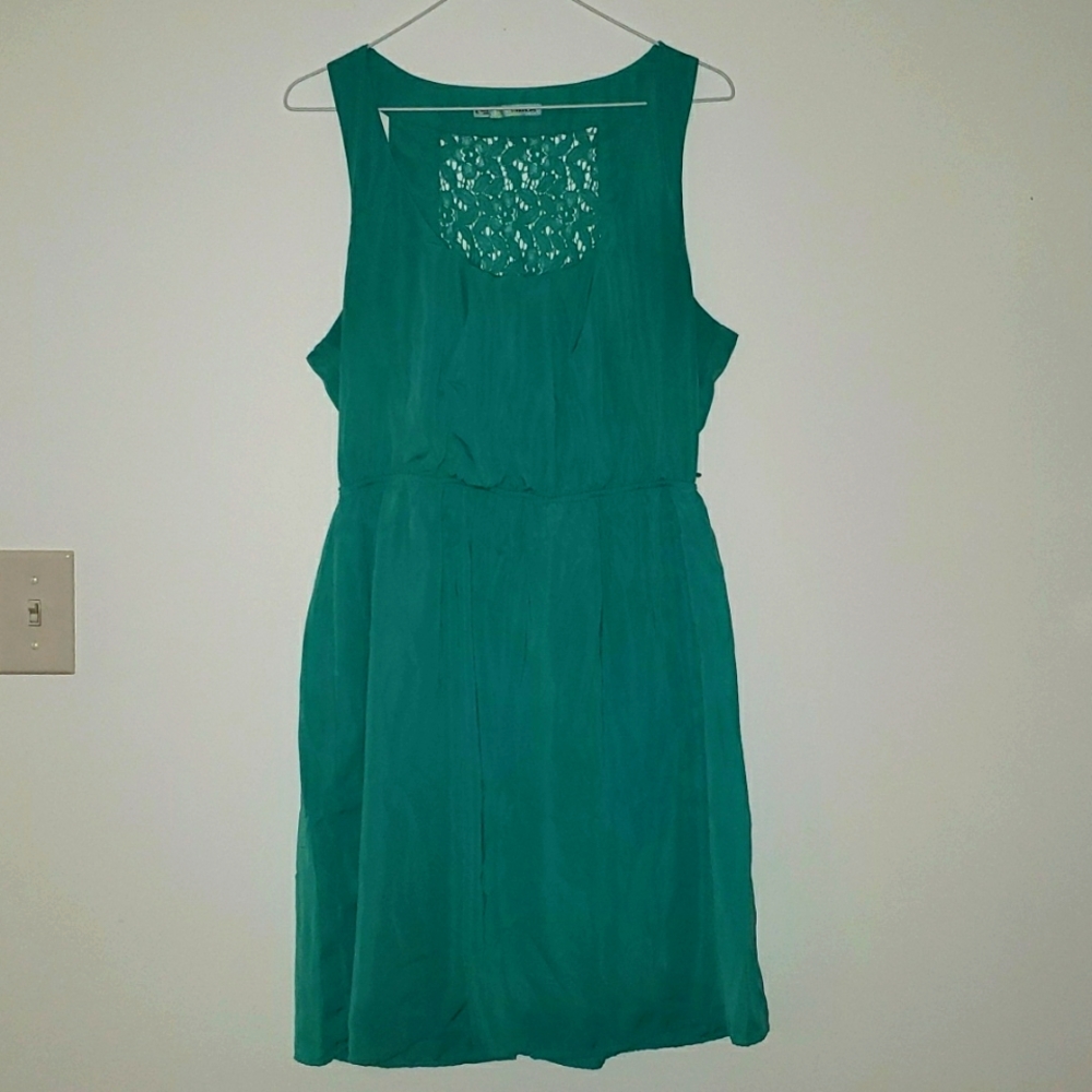 XL maunces green short dress with detailed back